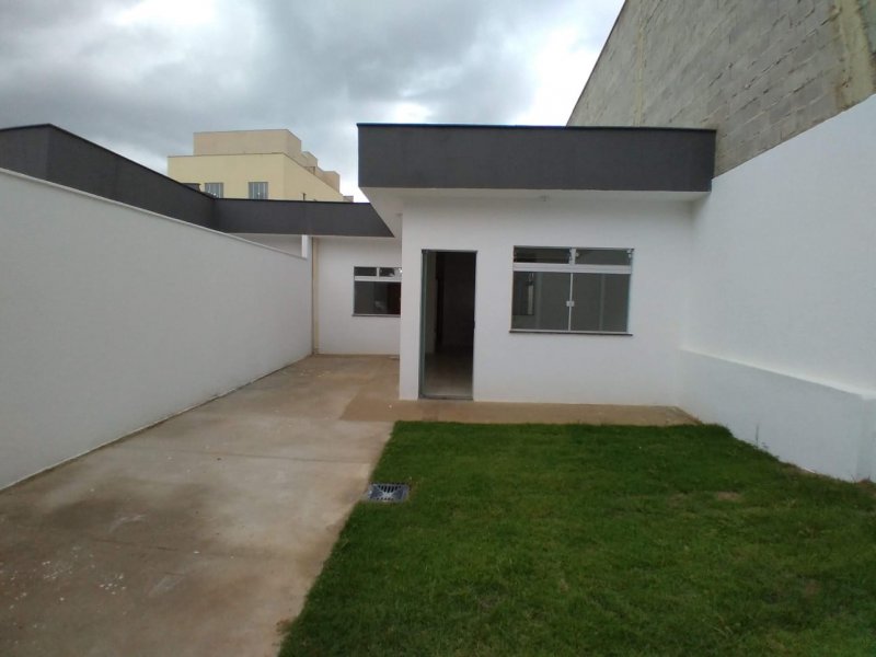 Casa - Venda - Novo Centro - Santa Luzia - MG